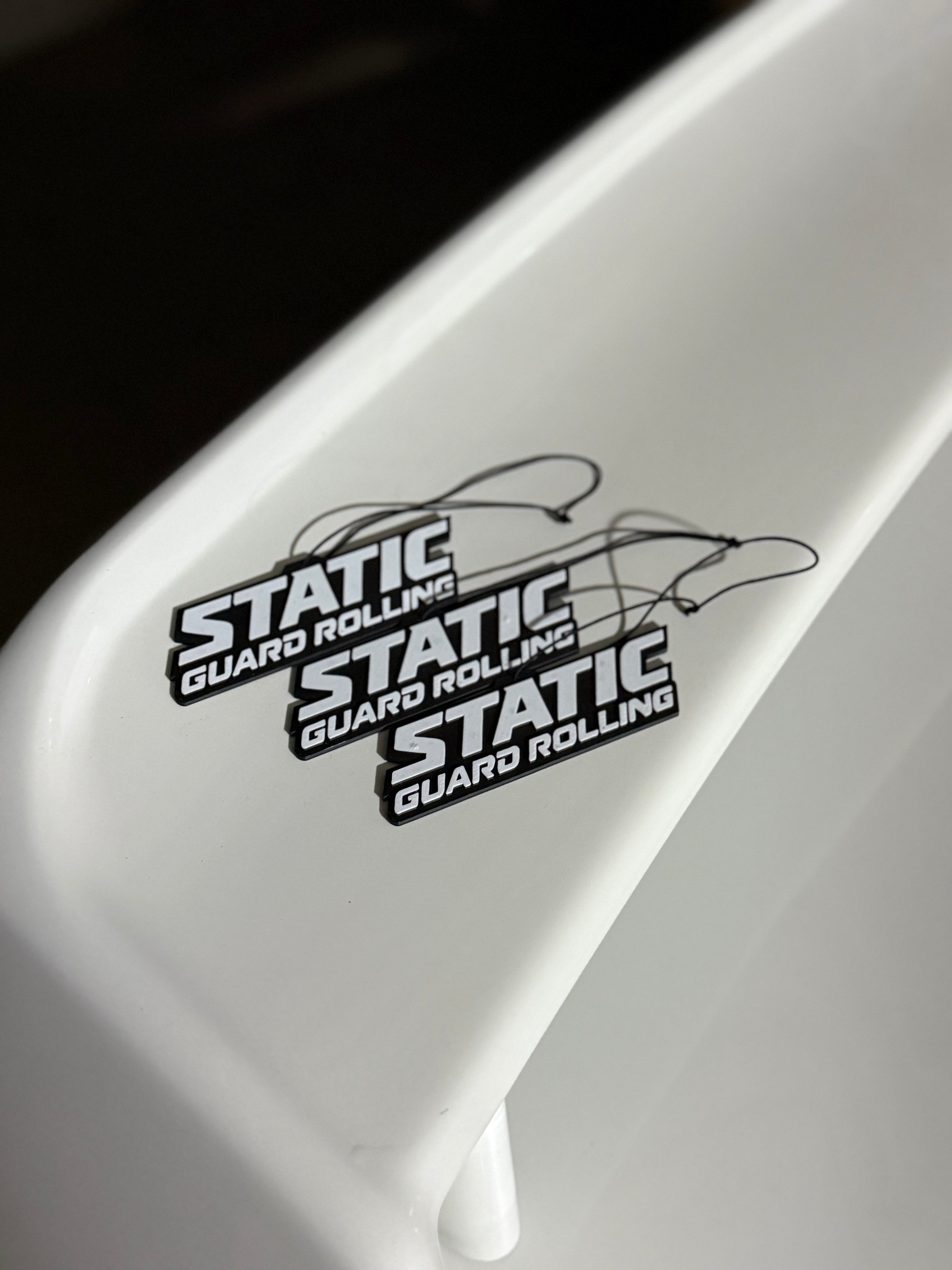 Static guard rolling mirror tag
